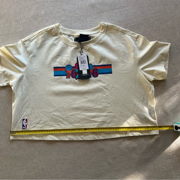 Philadelphia 76ers Pro Standard Women’s  Retro T-Shirt - MEDIUM (NWT) - Picture 8 of 9